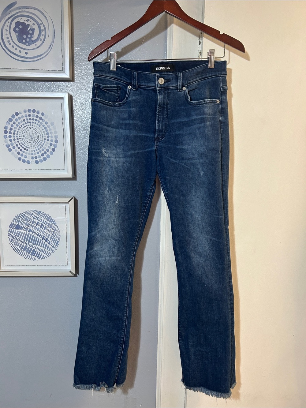 Express Women’s Distressed Raw Hem Barely Bootcut Stretch Blue Jeans Size 10